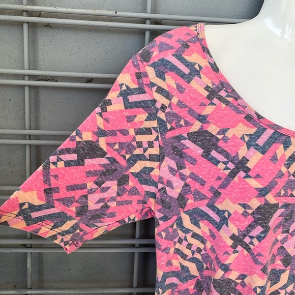 LulaRoe Muted Geometric Printed Perfect T High Low Top-#0346 - Picture 4 of 12